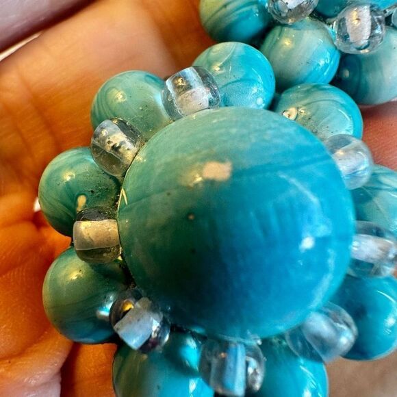 Blue beaded vintage clip on earrings - Picture 8 of 9